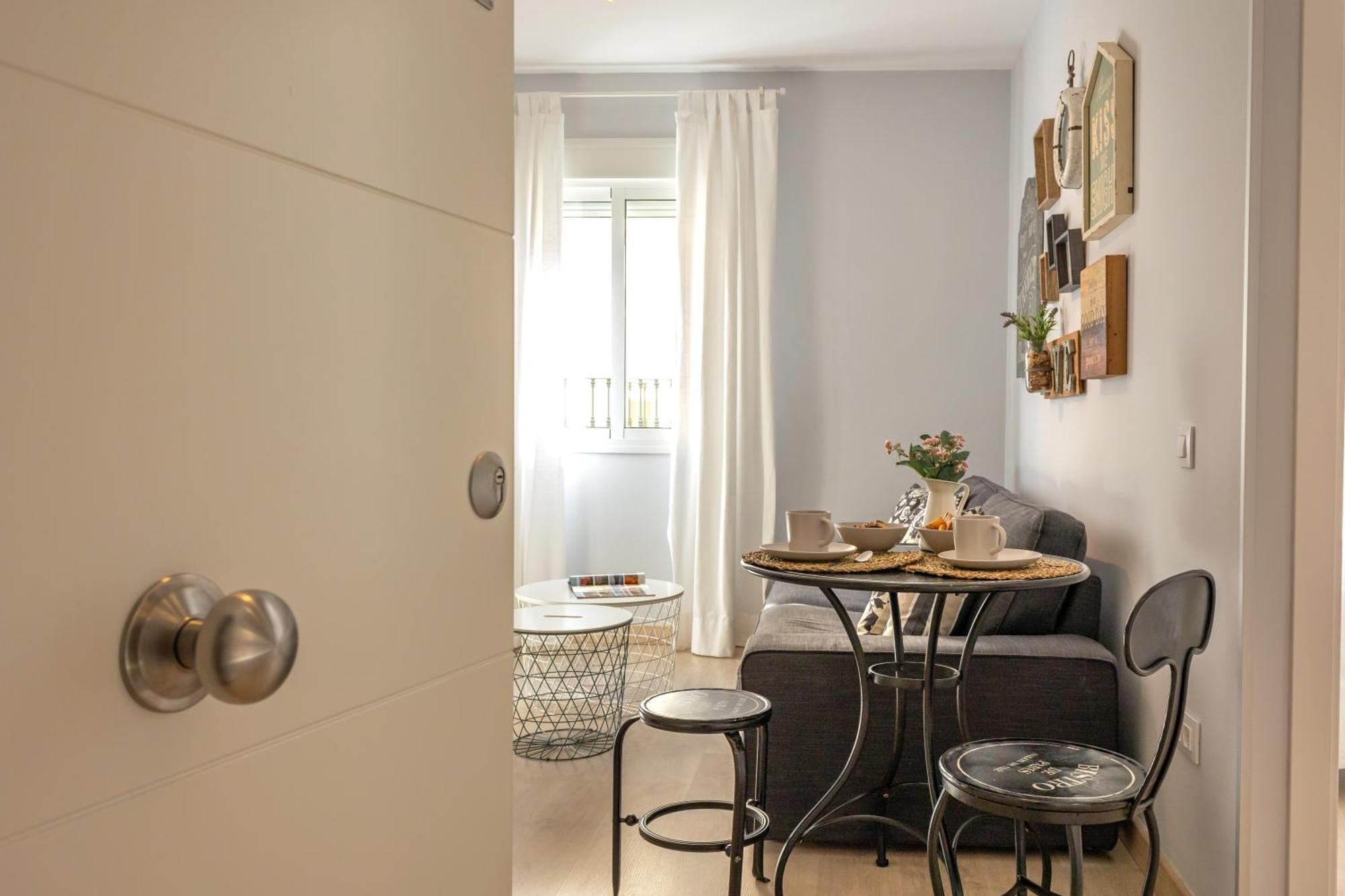 Charming 2 Bedroom Apartment At Iconic Triana Neighborhood By Ocityzen Sevilha Exterior foto