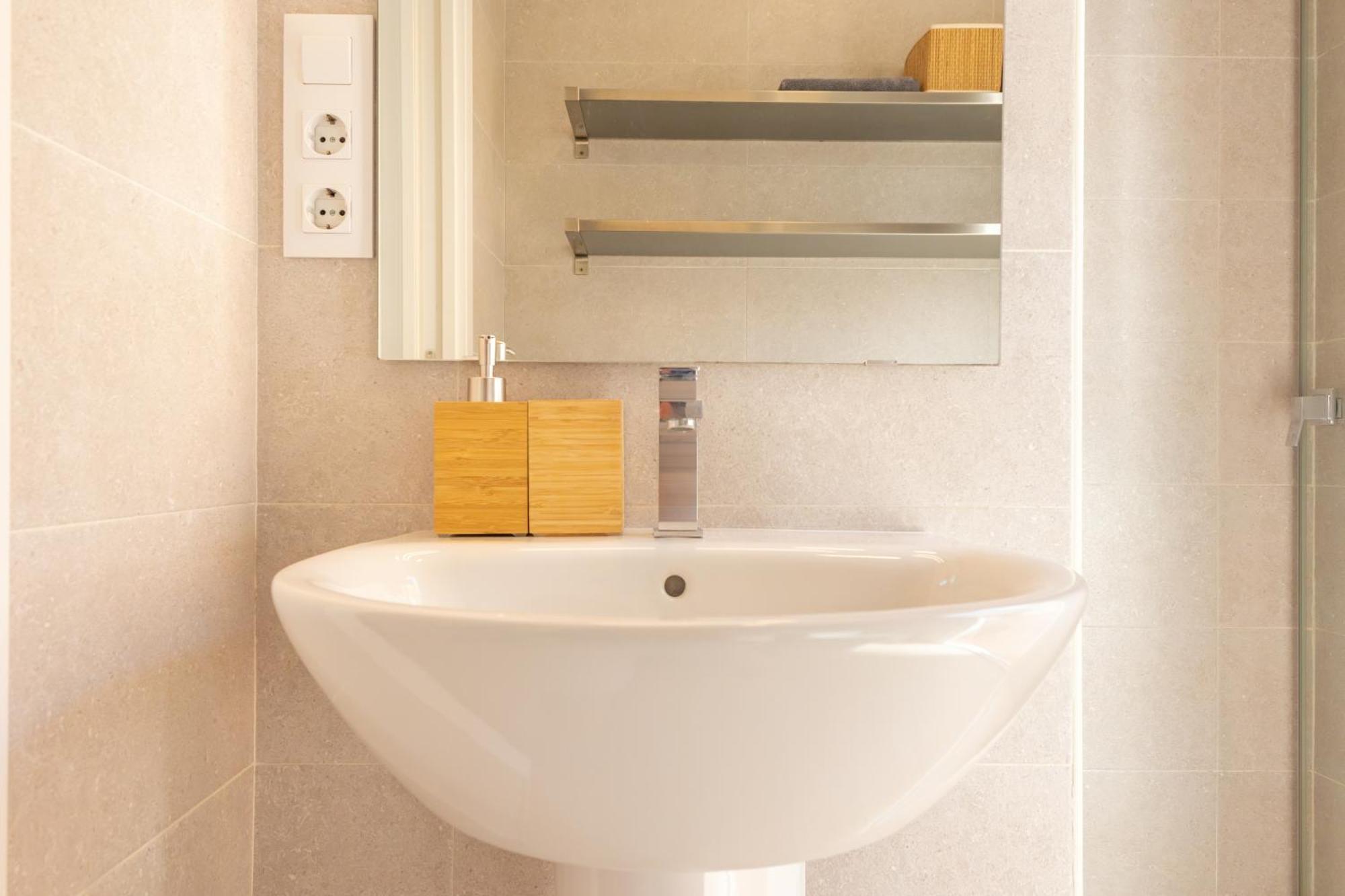 Charming 2 Bedroom Apartment At Iconic Triana Neighborhood By Ocityzen Sevilha Exterior foto