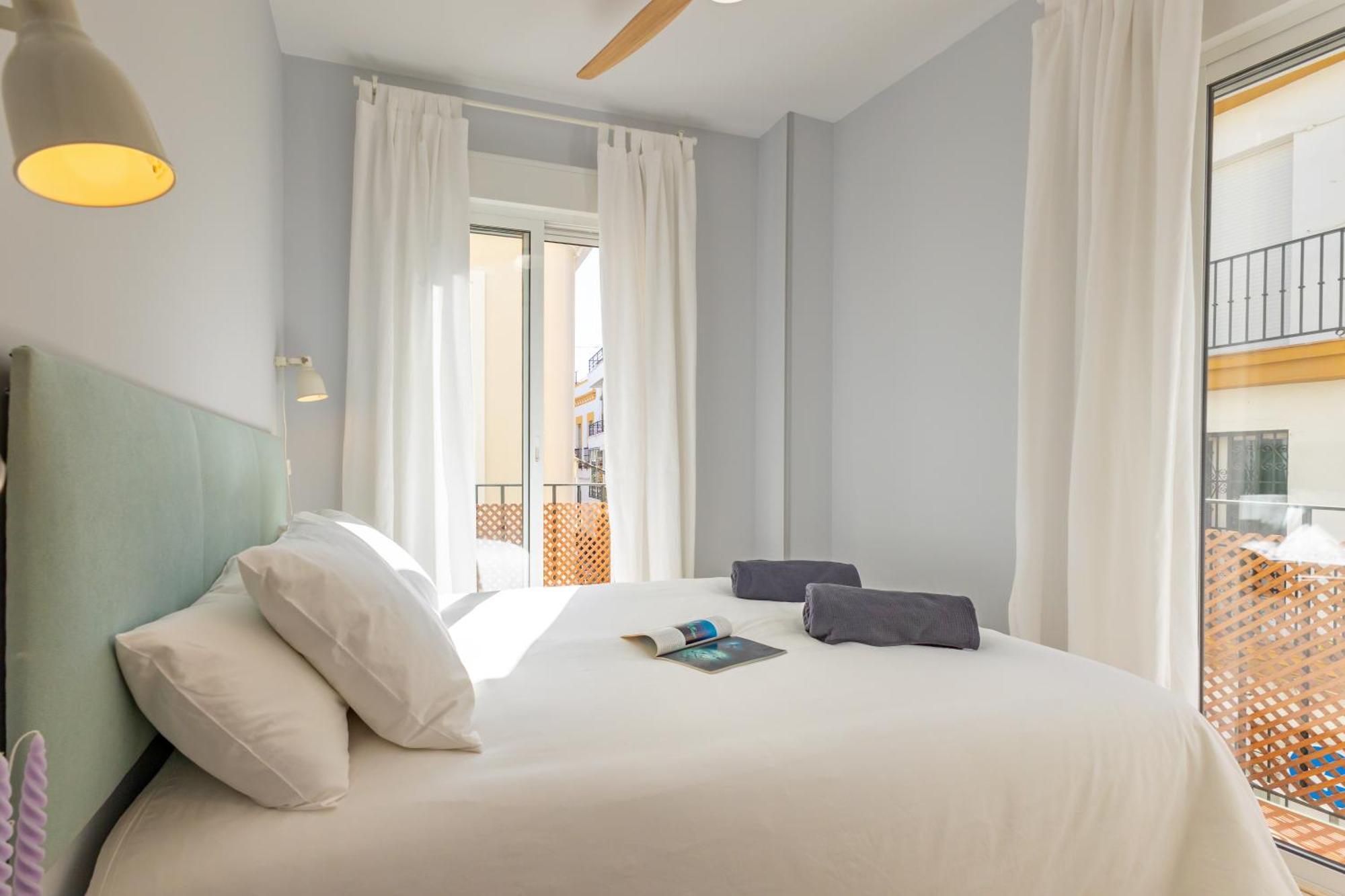 Charming 2 Bedroom Apartment At Iconic Triana Neighborhood By Ocityzen Sevilha Exterior foto