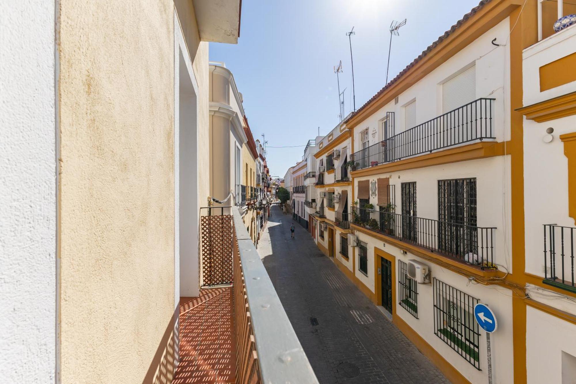 Charming 2 Bedroom Apartment At Iconic Triana Neighborhood By Ocityzen Sevilha Exterior foto