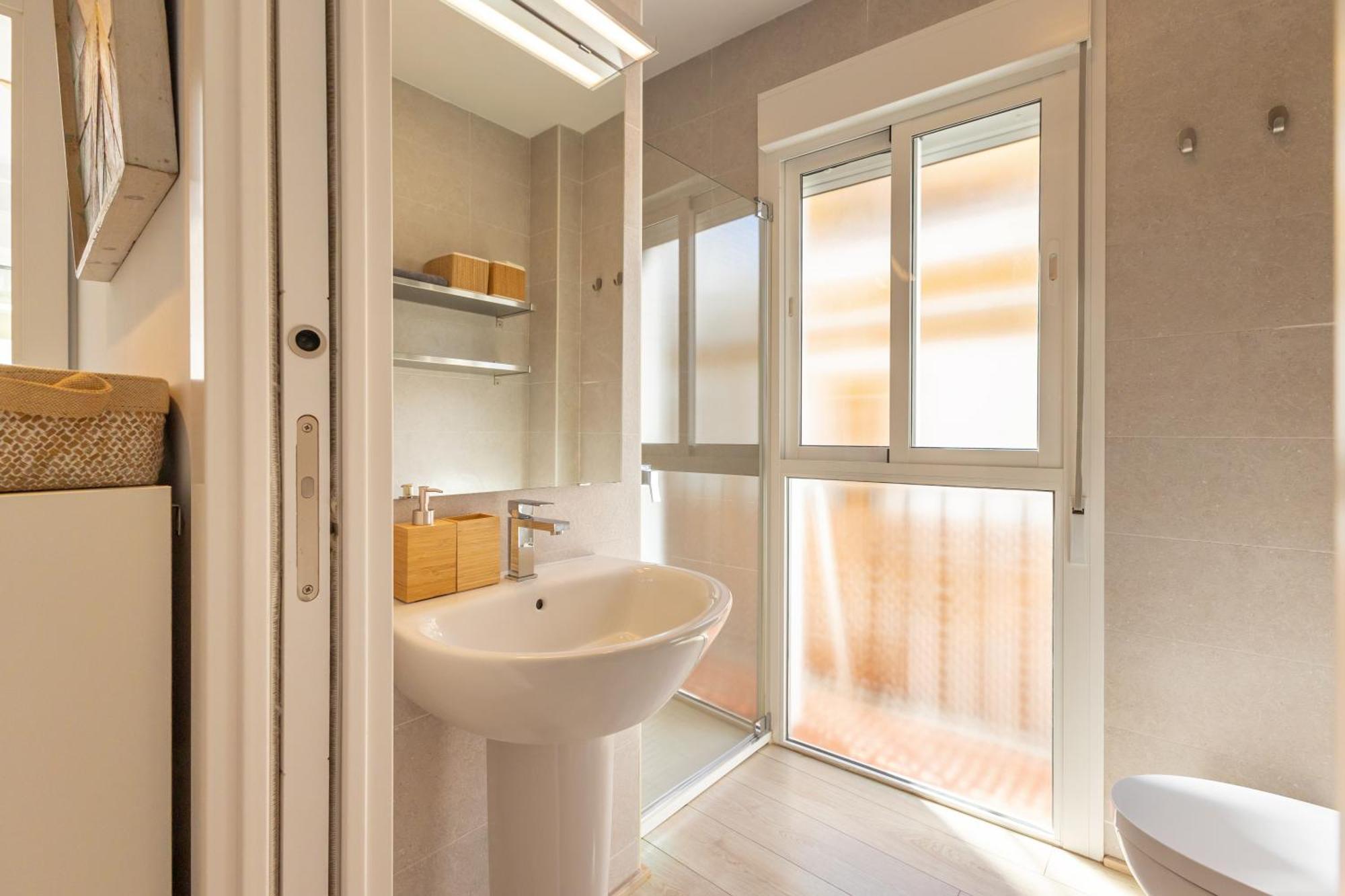 Charming 2 Bedroom Apartment At Iconic Triana Neighborhood By Ocityzen Sevilha Exterior foto
