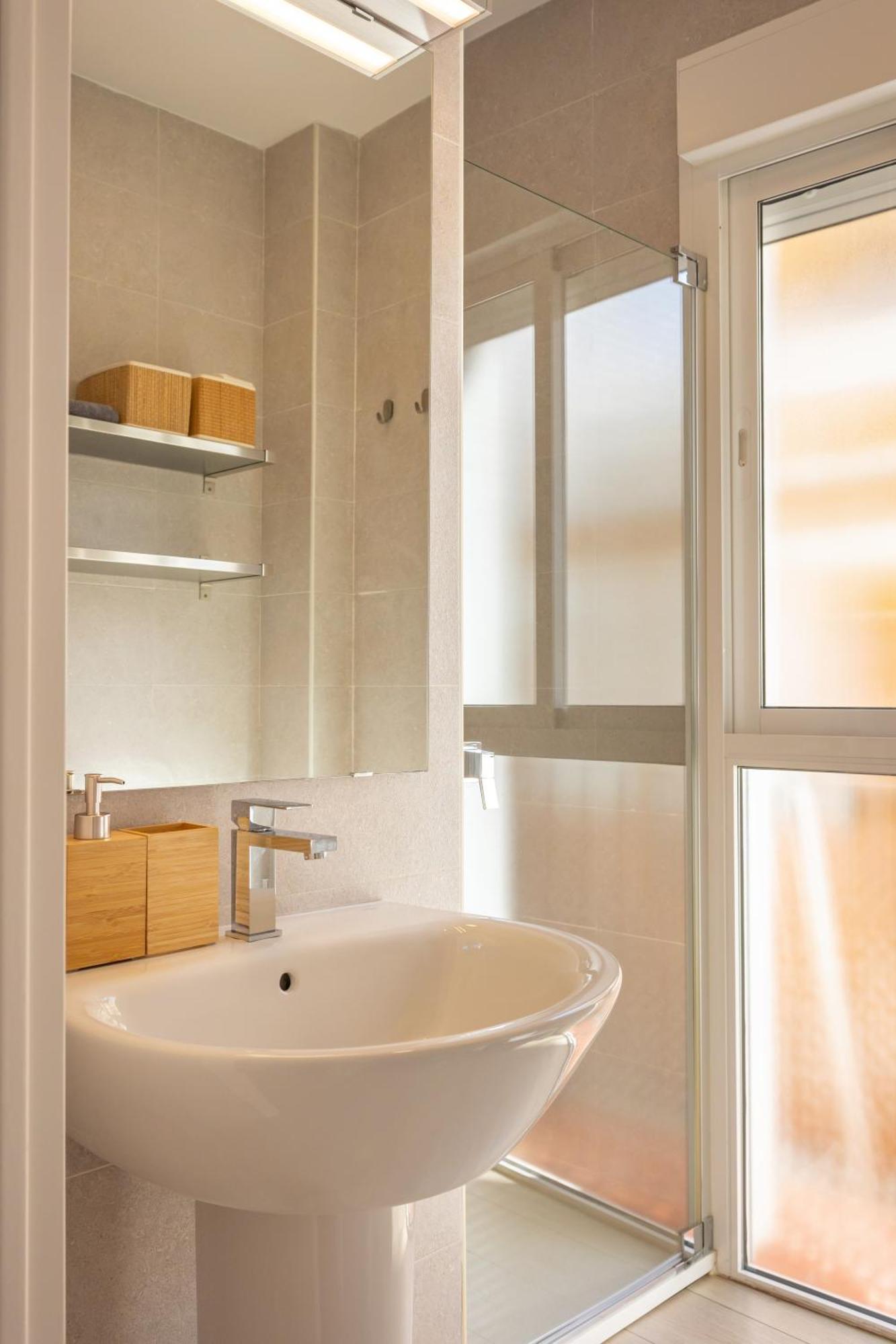 Charming 2 Bedroom Apartment At Iconic Triana Neighborhood By Ocityzen Sevilha Exterior foto